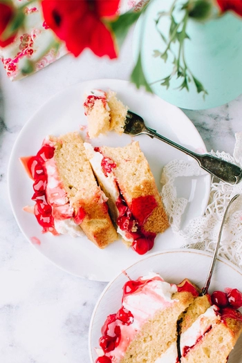 Paket Vanilijeva torta z malinami