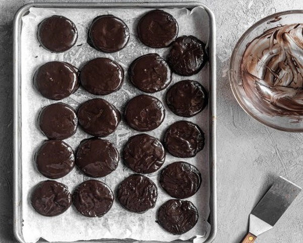 ganache krema v piskotih s pomaranco