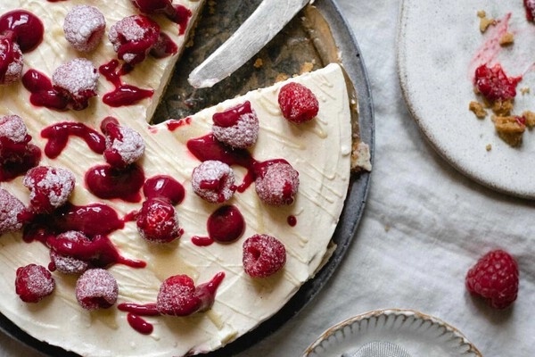 chessecake z bam belo cokolado in malininim prelivom