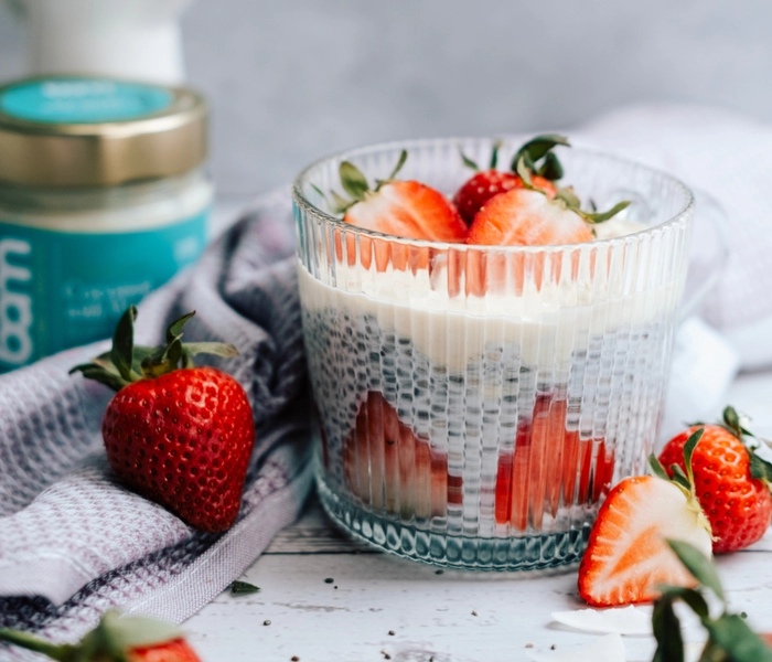 kokosov chia pudding z jagodami