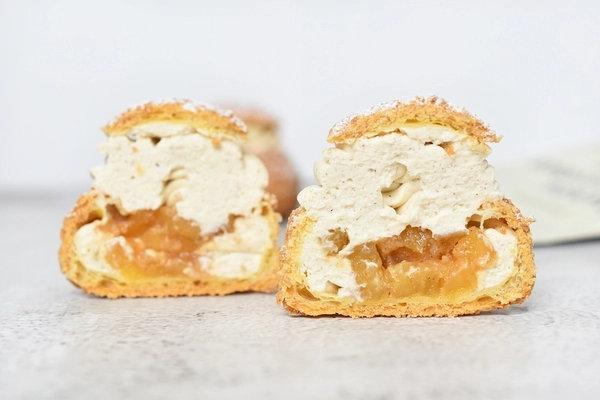 cas je za sladice z jabolki piskotom z okusom jabolcne pite jabolcni piti in ostalim sladicam so se pridruzile se princeske z okusom jabolcnega zavitka ali po domace kar strudelj princeske 