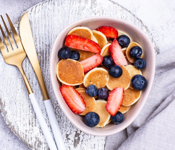 mini palacinke z novim bam lesnikovim namazom s kakavom brez dodanega sladkorja