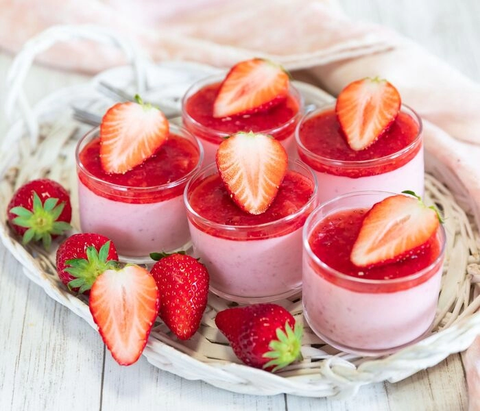 jagodni mousse v kozarcu