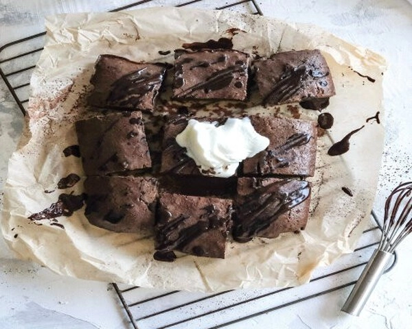 browniji z marshmallow polnilom